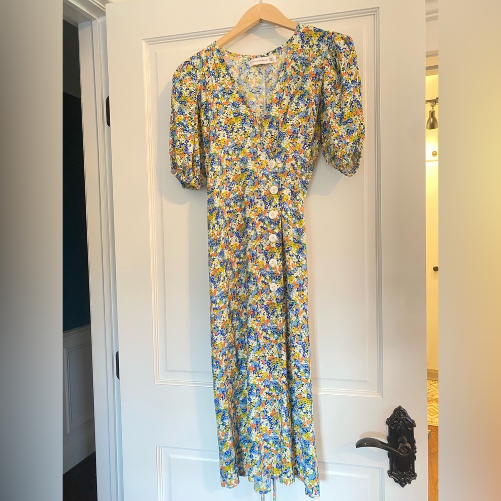 Faithful the Brand dress. Side buttons and wrap style dress.